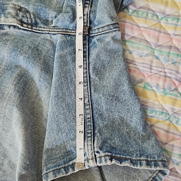 Made in Canada Dever Hayes Jean shorts - Picture 2 of 7